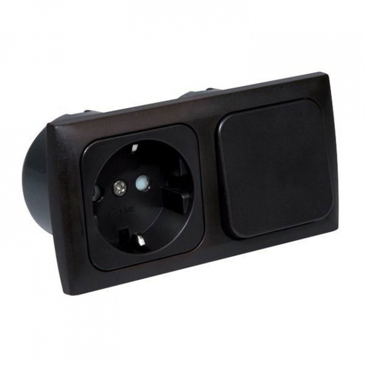 Strömuttag För Inbyggnad 220V Med Brytare Komplett Brun i gruppen El & Installation / Strömförsörjning / Landström hos Marinsystem (1272092)